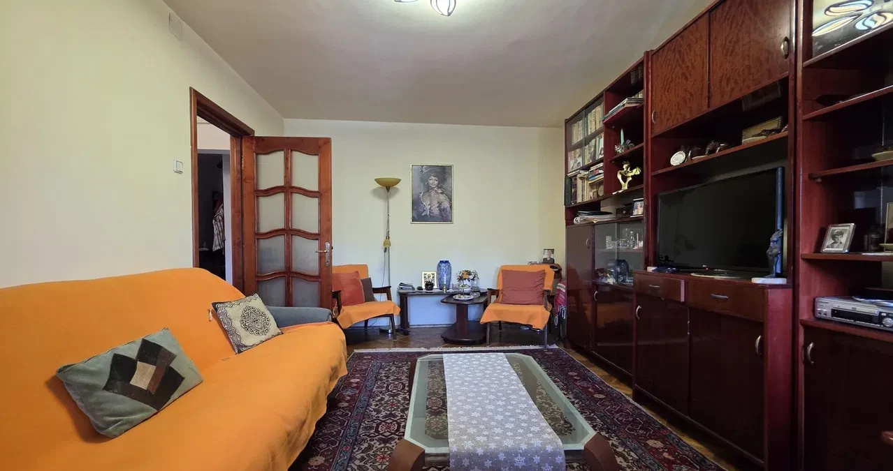 De vânzare apartament 3 camere, 2 balcoane, et 4/10, zona Rovere, Constanta