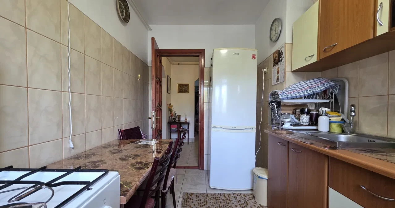 De vânzare apartament 3 camere, 2 balcoane, et 4/10, zona Rovere, Constanta