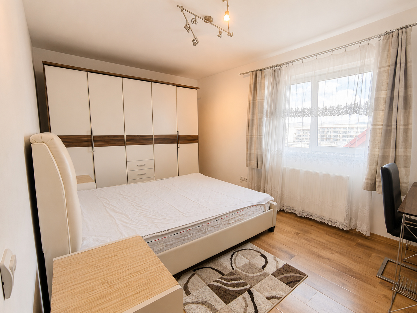 Apartament 3 camere | Parcare | Floresti, zona Teilor