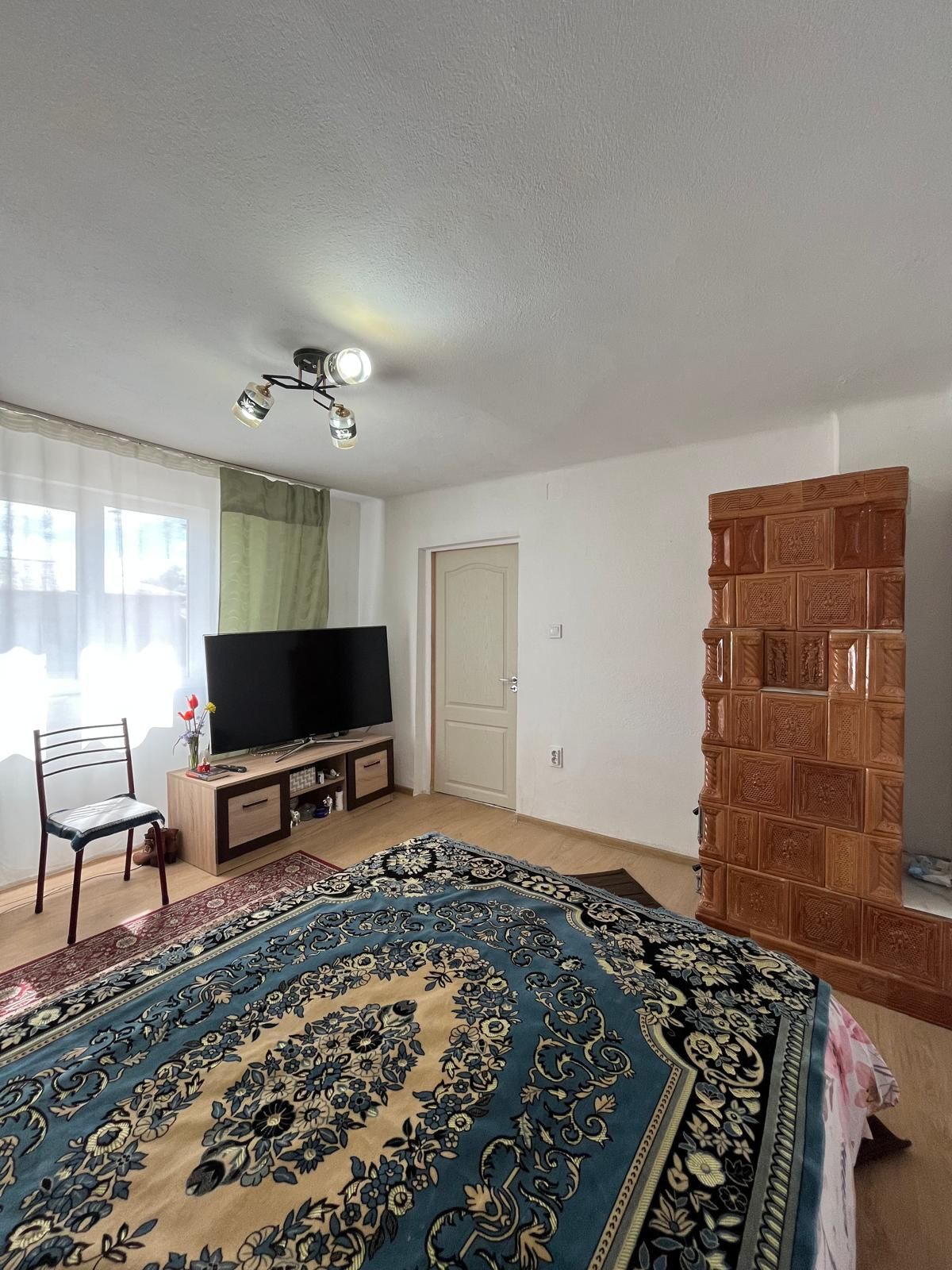 Casa parter + anexa cu 880 mp teren in Brosteni Dambovita