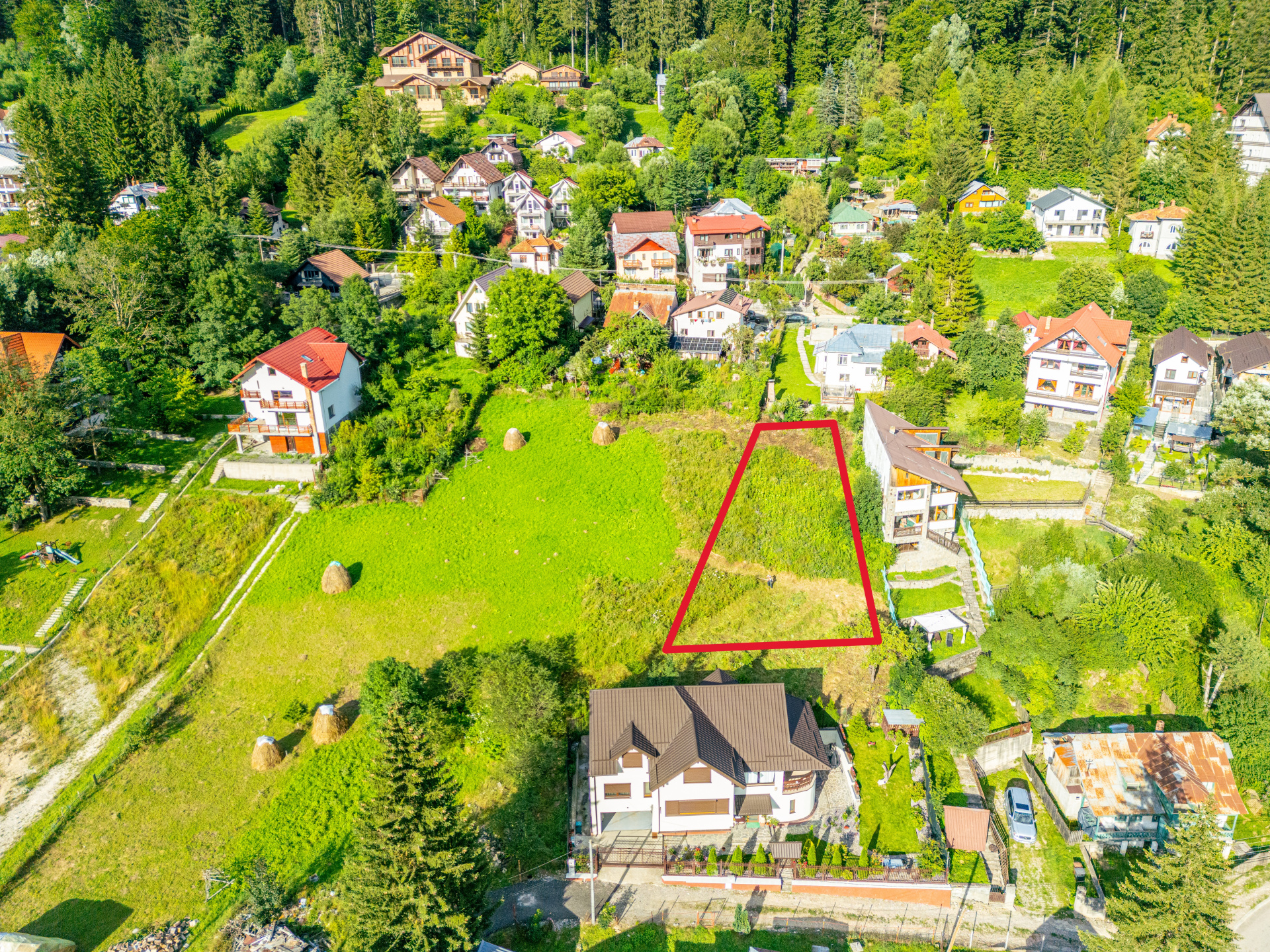 Teren 825 mp intravilan in Busteni cu vedere panoramica catre Muntii Bucegi