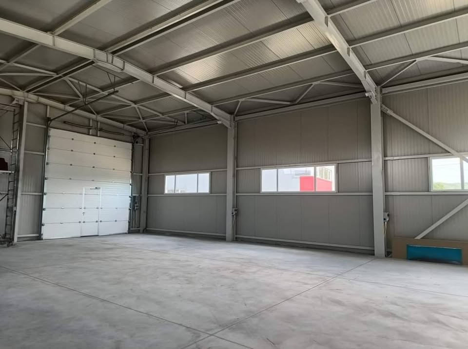 HALA MODERNA 400 MP + SHOWROOM/BIROURI | TEREN 2.500 MP | ACCES TIR | LANGA DN71