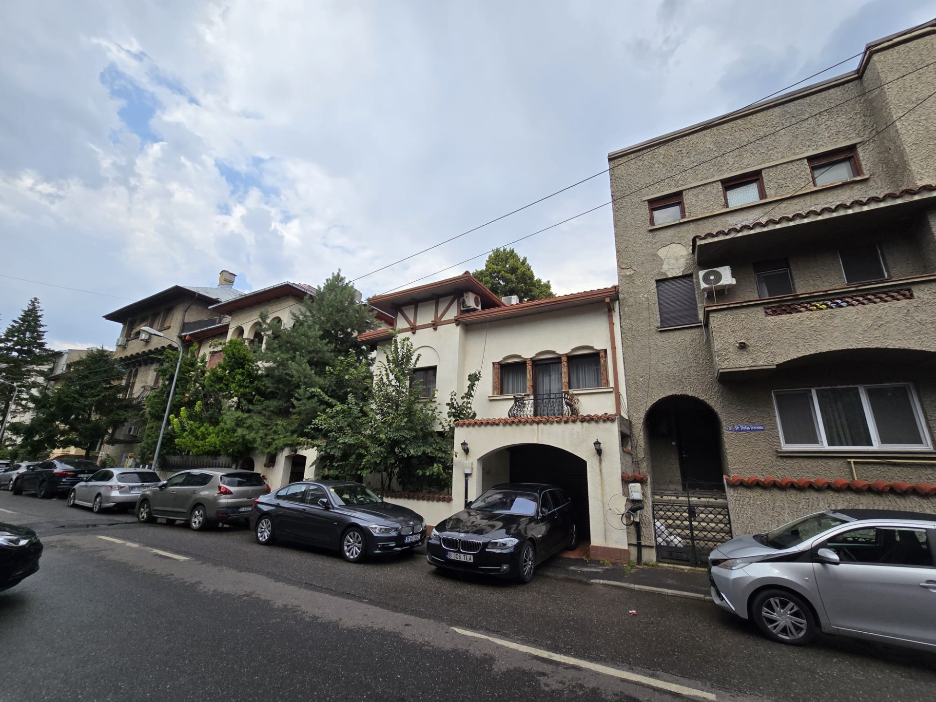 Vilă de închiriat cu 4 camere, 220 mp - zona Polonă