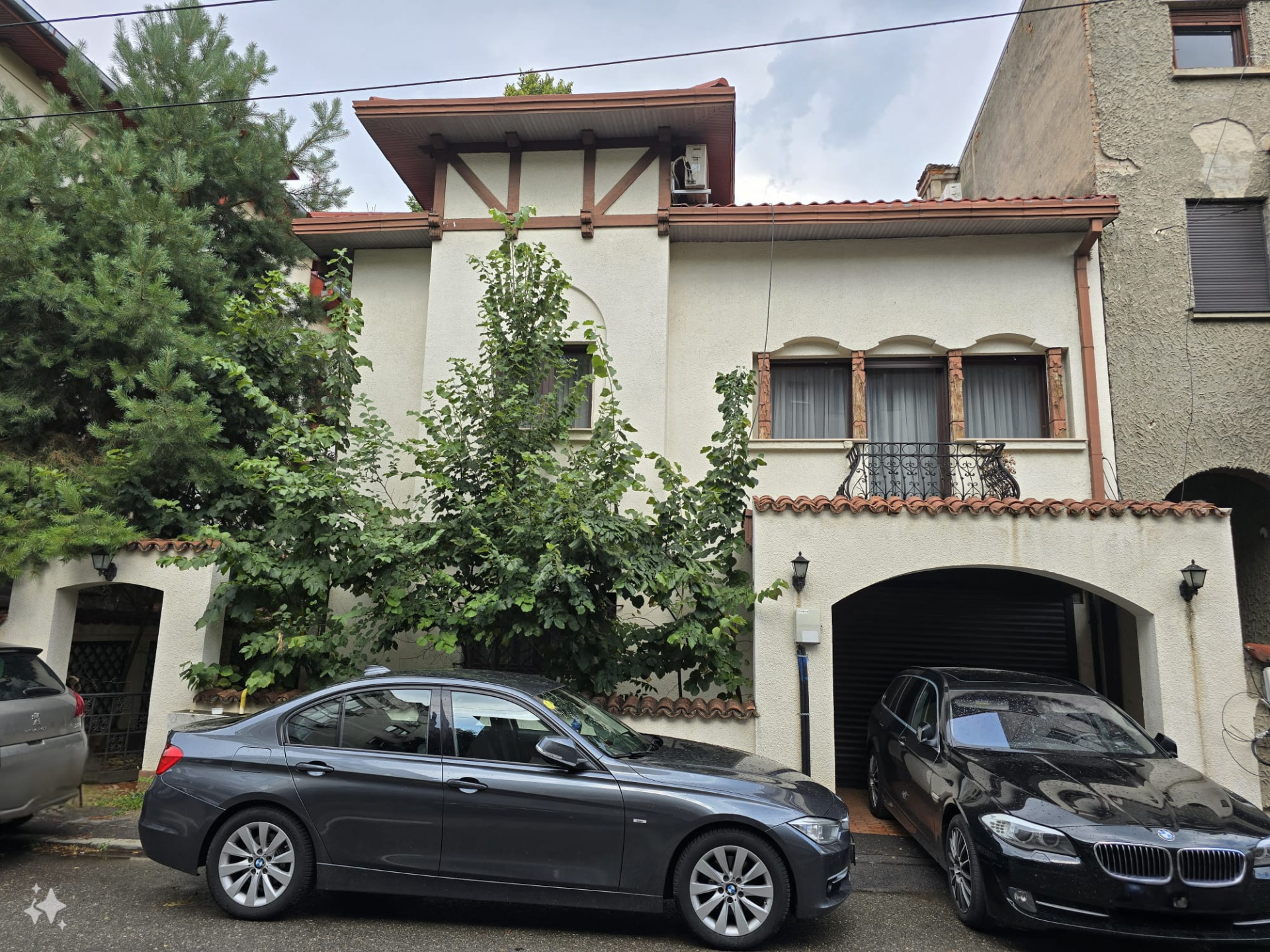 Vilă de închiriat cu 4 camere, 220 mp - zona Polonă