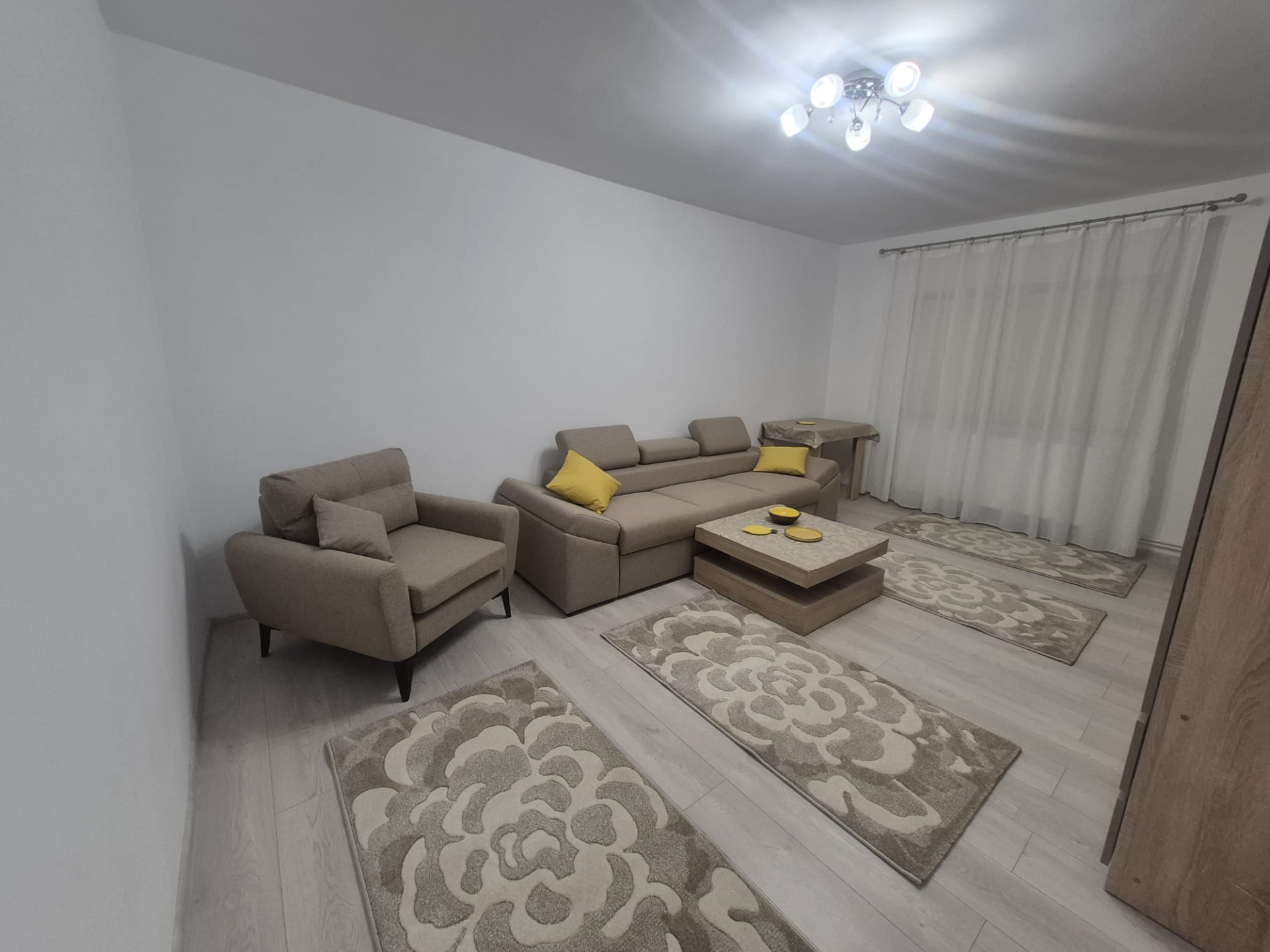 De închiriat apartament cu 2 camere,decomandat, 45m², zona Dacia, Constanta