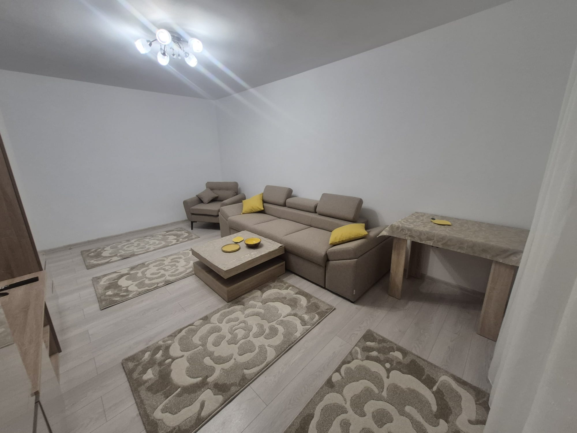 De închiriat apartament cu 2 camere,decomandat, 45m², zona Dacia, Constanta