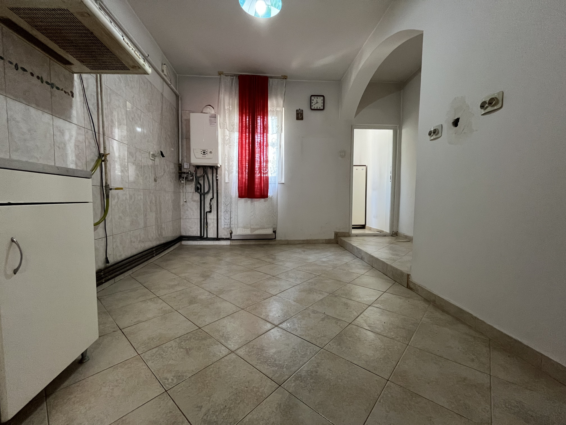 Apartament 3 camere dec 2 băi etajul 3 central Gaesti