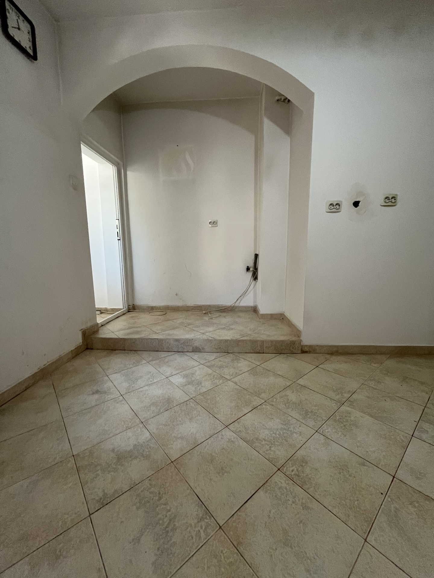 Apartament 3 camere dec 2 băi etajul 3 central Gaesti
