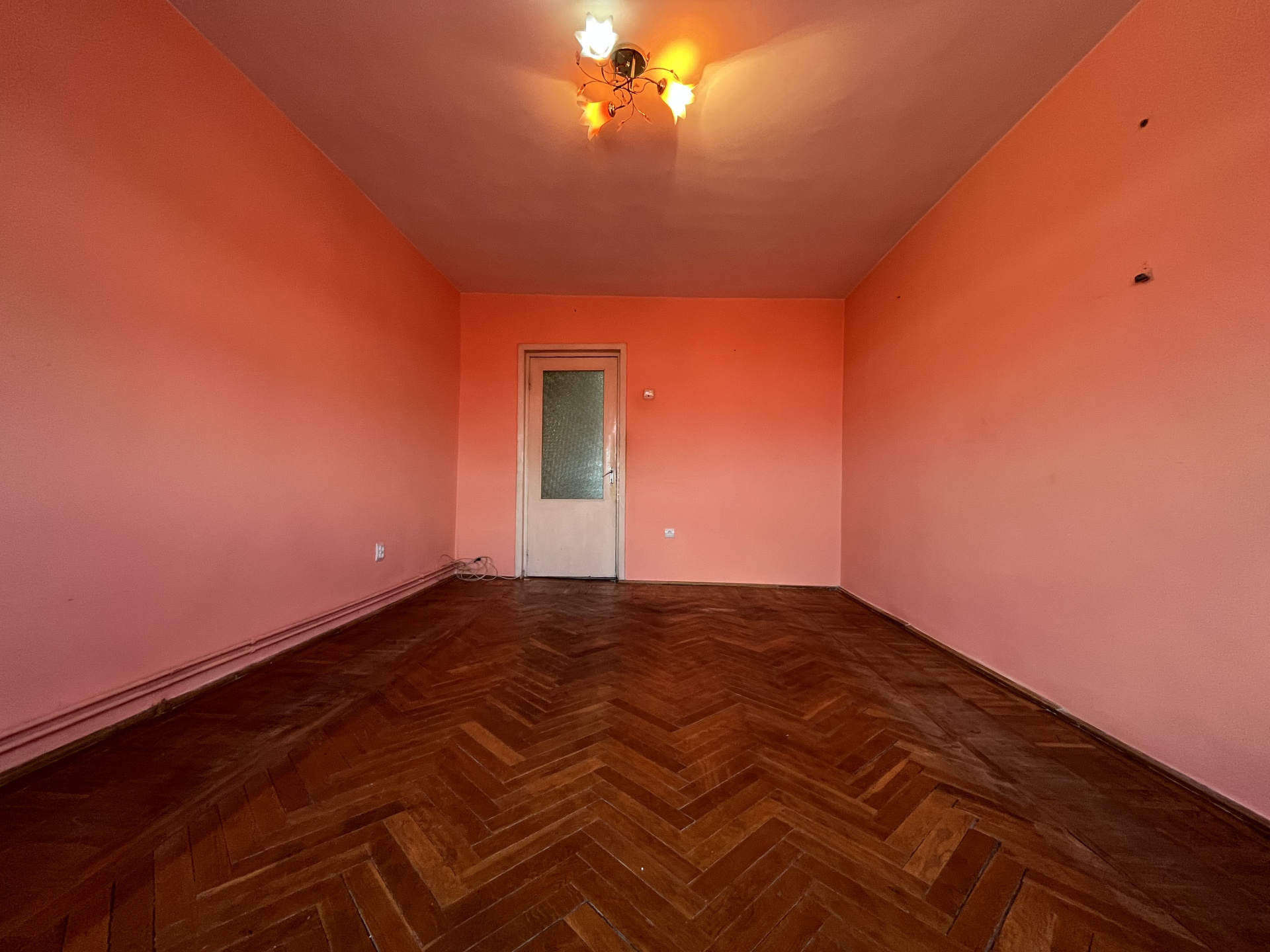 Apartament 3 camere dec 2 băi etajul 3 central Gaesti