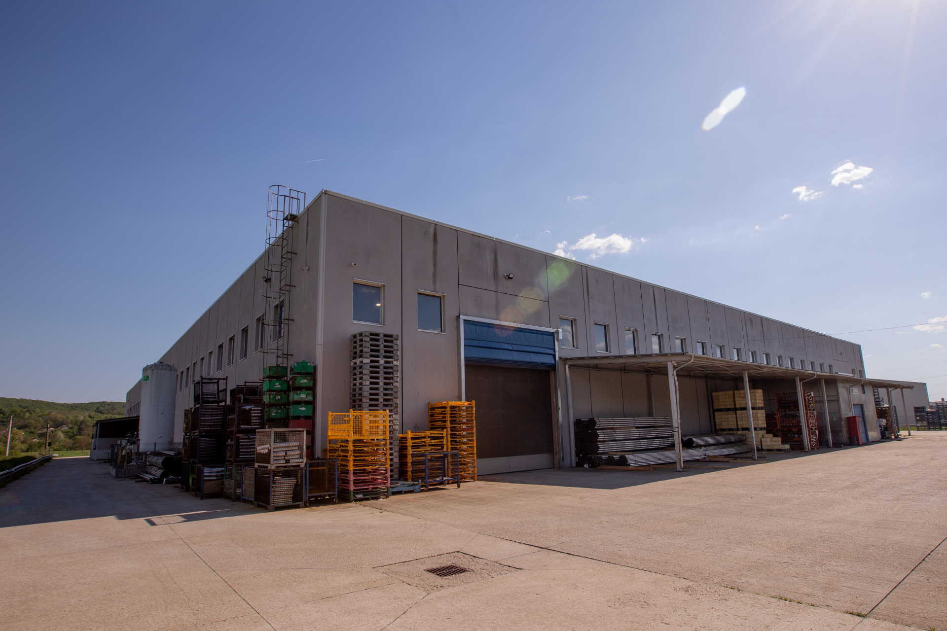 Hală industrială premium de vânzare | 5.100 mp construiți | Teren 25.000 mp