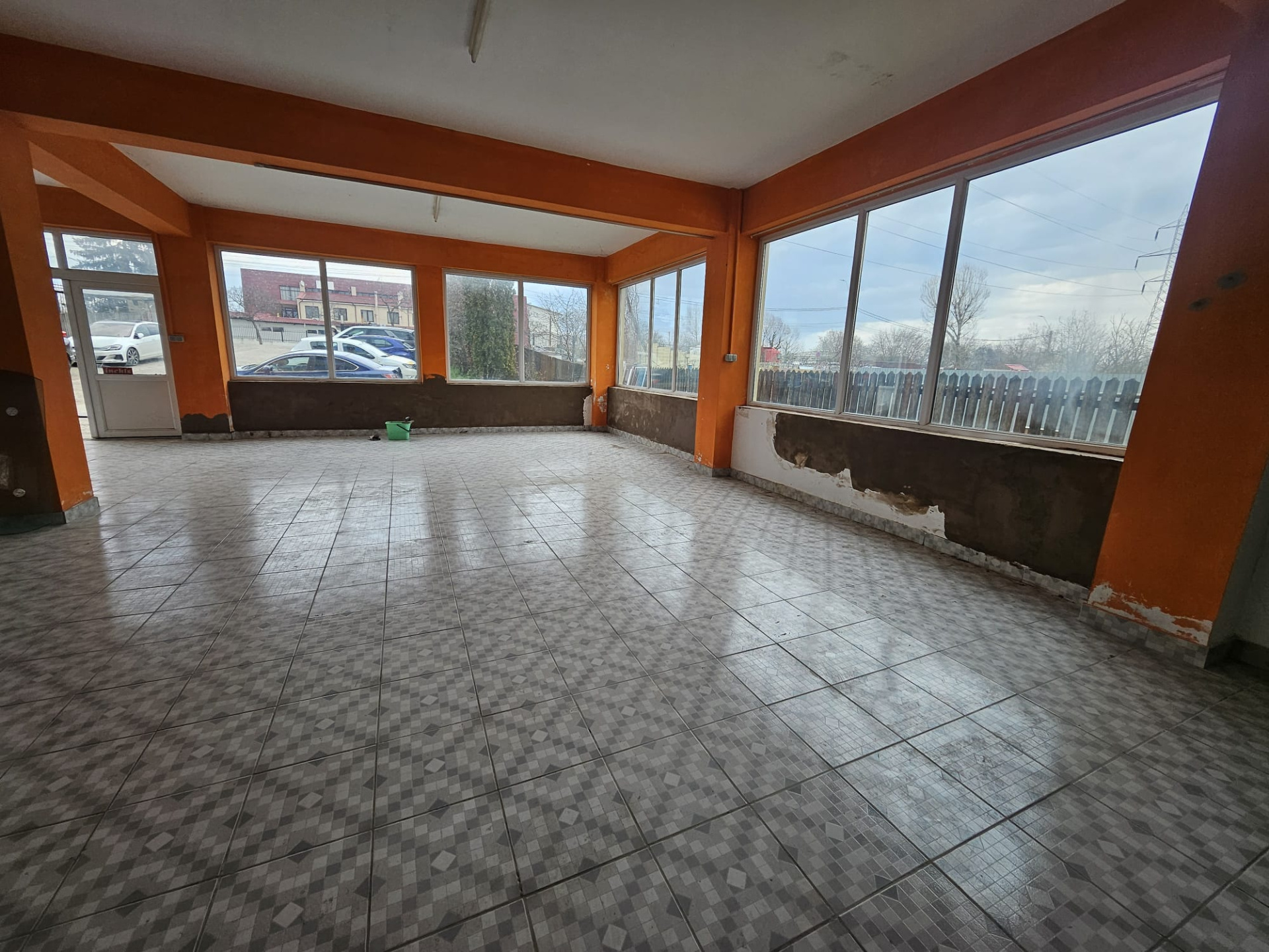 🏢 Spațiu Comercial Open Space 235 mp – Parter, Calea Ialomiței 2 (Vitrină 12 m)