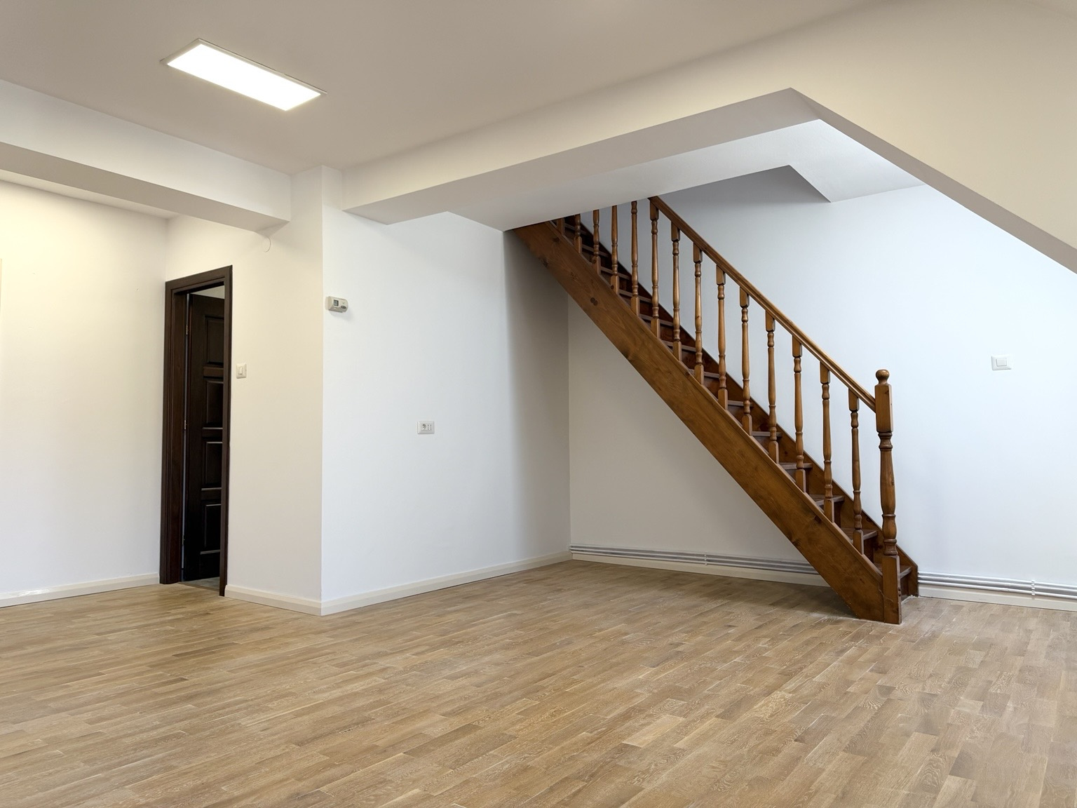 Apartament cu 2 camere de vânzare, complet renovat, “Grădină cu Magnolii”
