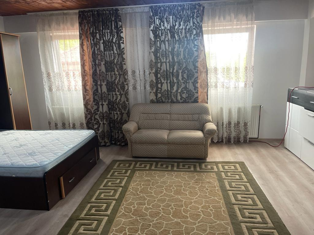 Inchiriere apartament 2 camere in vila, Prundu