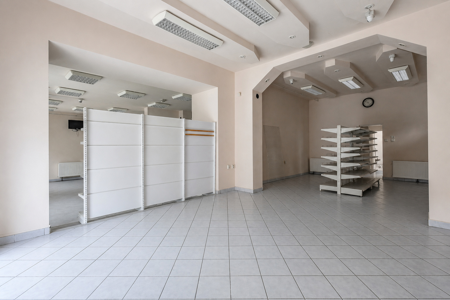 Comercial de închiriat în TM Buzias, 250 m²