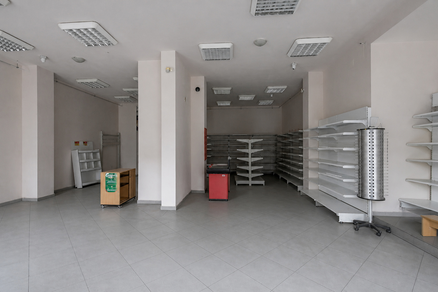 Comercial de închiriat în TM Buzias, 250 m²