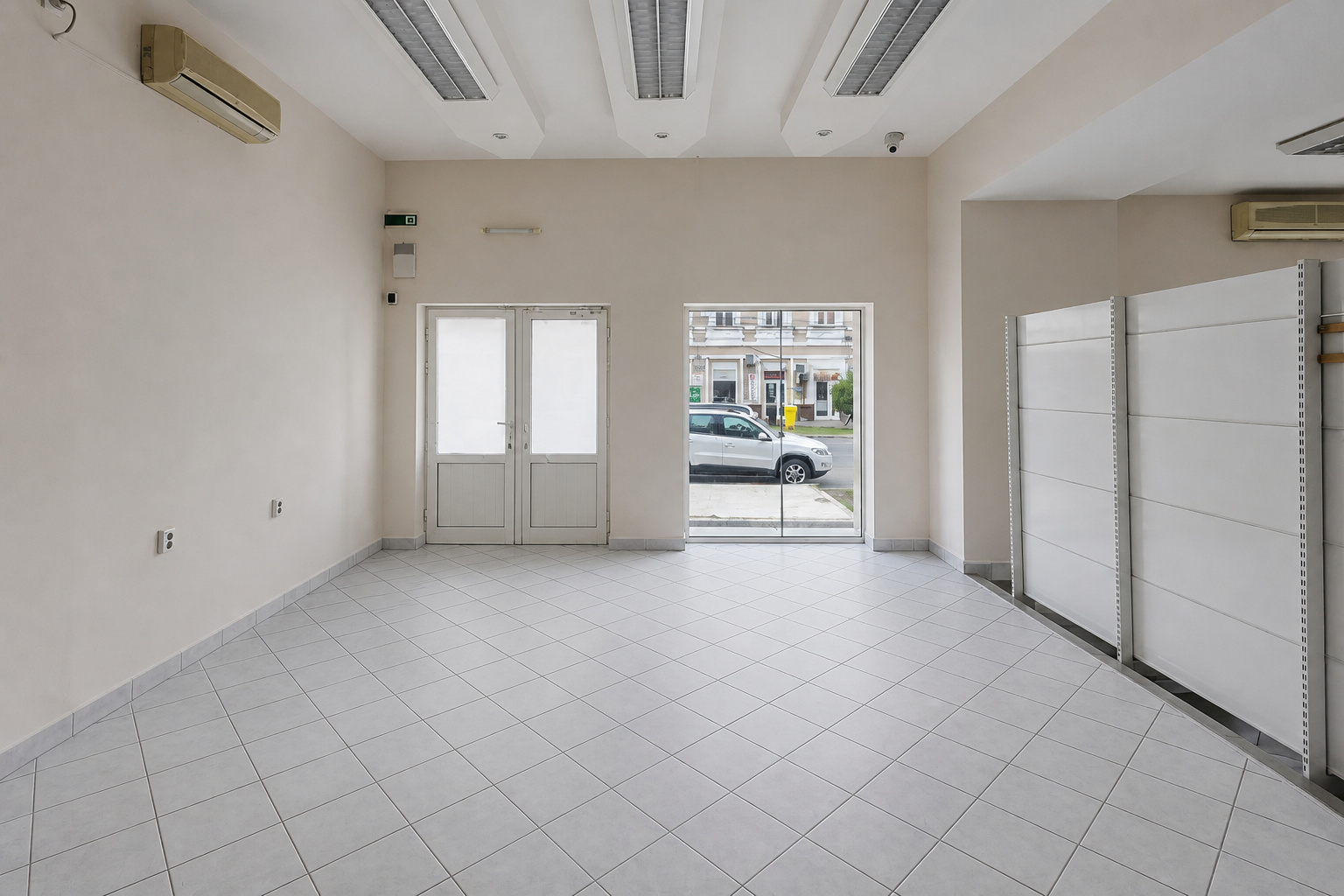 Comercial de închiriat în TM Buzias, 250 m²