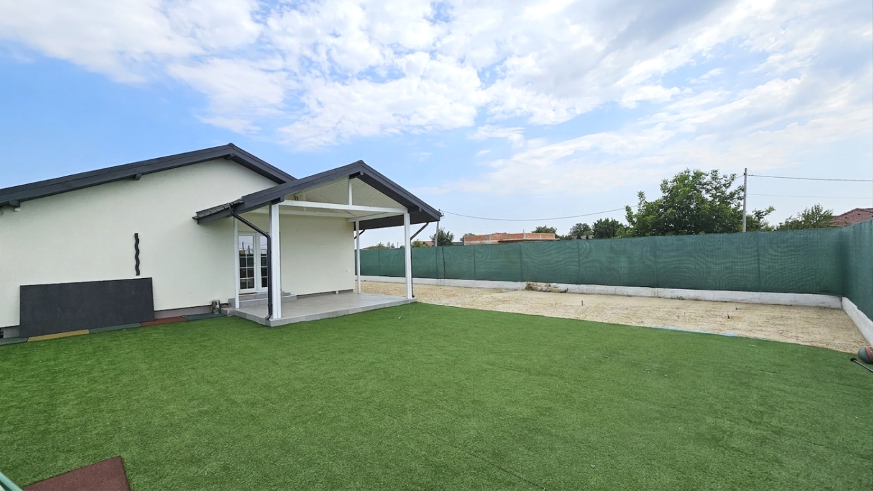 Casă de închiriat în IF Balotesti, 122 m²