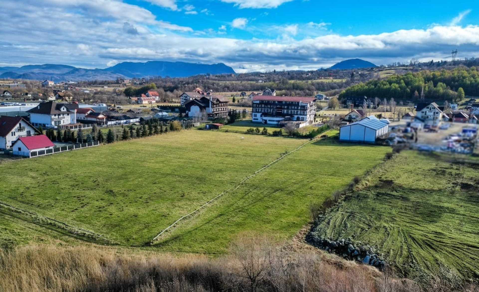 Urban Land 862 sqm – Bran area | Front 2 DN73 | 34,480 € 5