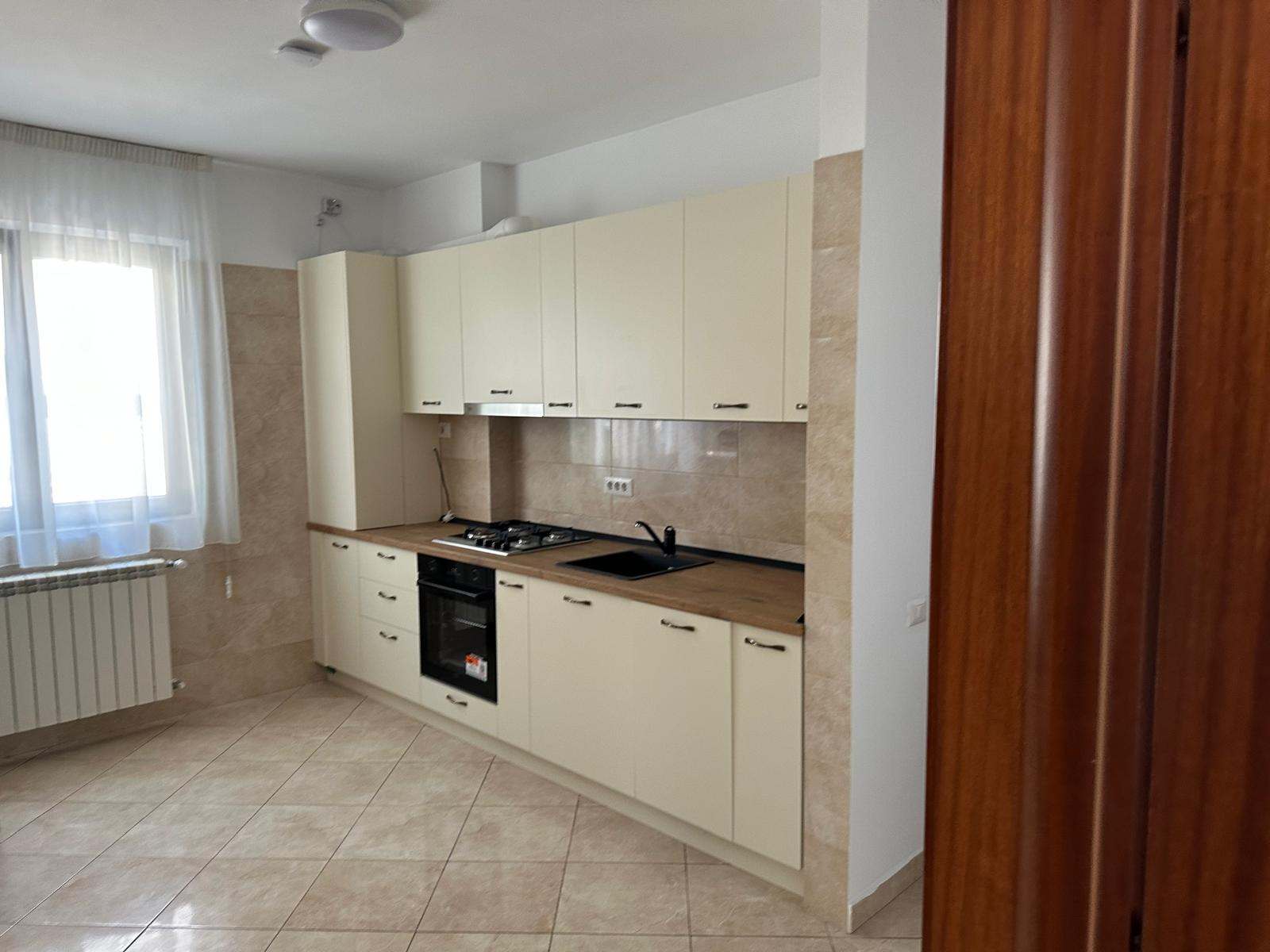 Apartment de închiriat în B Bucuresti, 115 m²