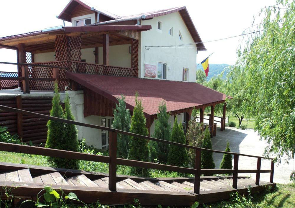 Pensiune 9 camere în Valea Mare Bratia, com. Balilești, jud. Argeș