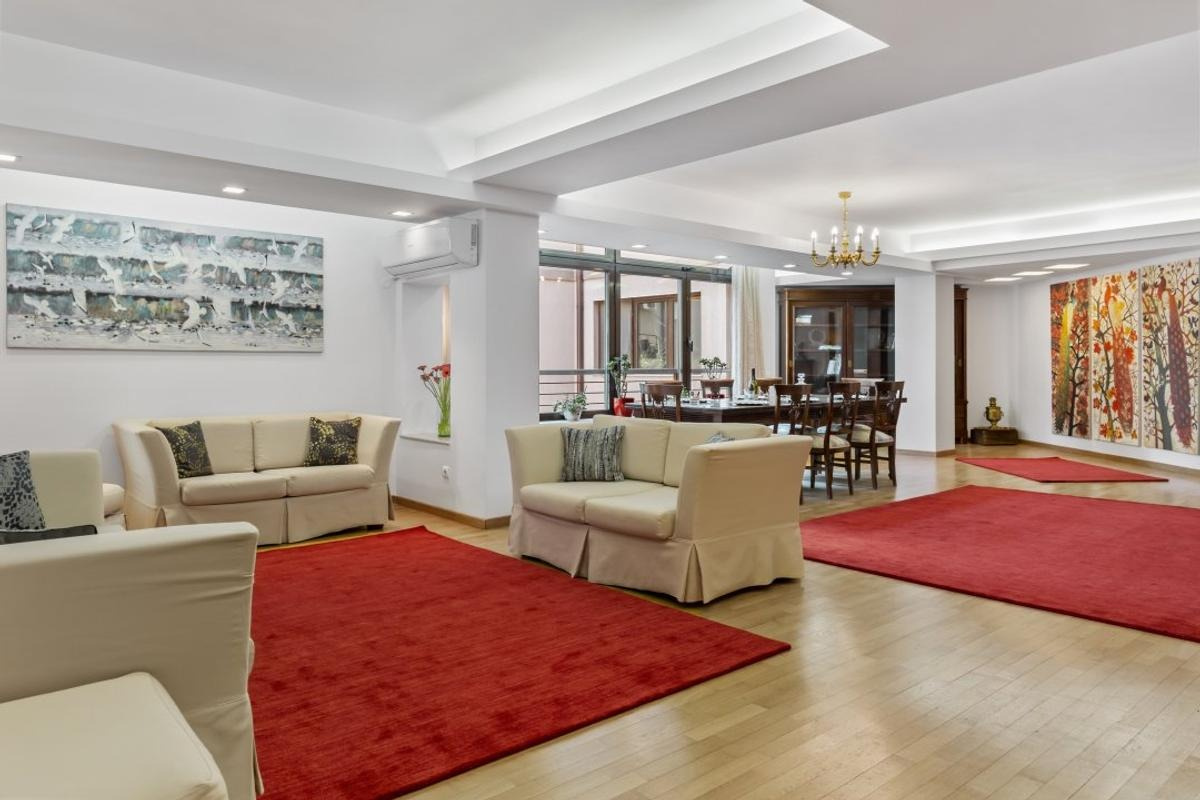Apartment de închiriat în B Bucuresti, 150 m²