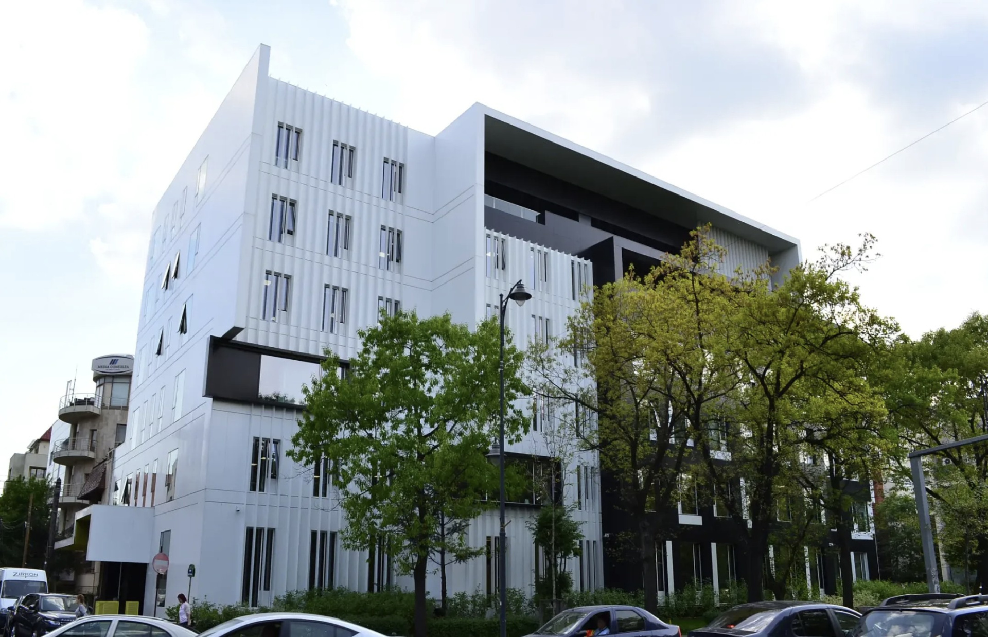 Commercial de închiriat în B Bucuresti, 353 m²