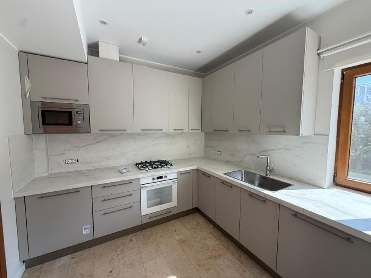 Apartment de închiriat în B Bucuresti, 110 m²