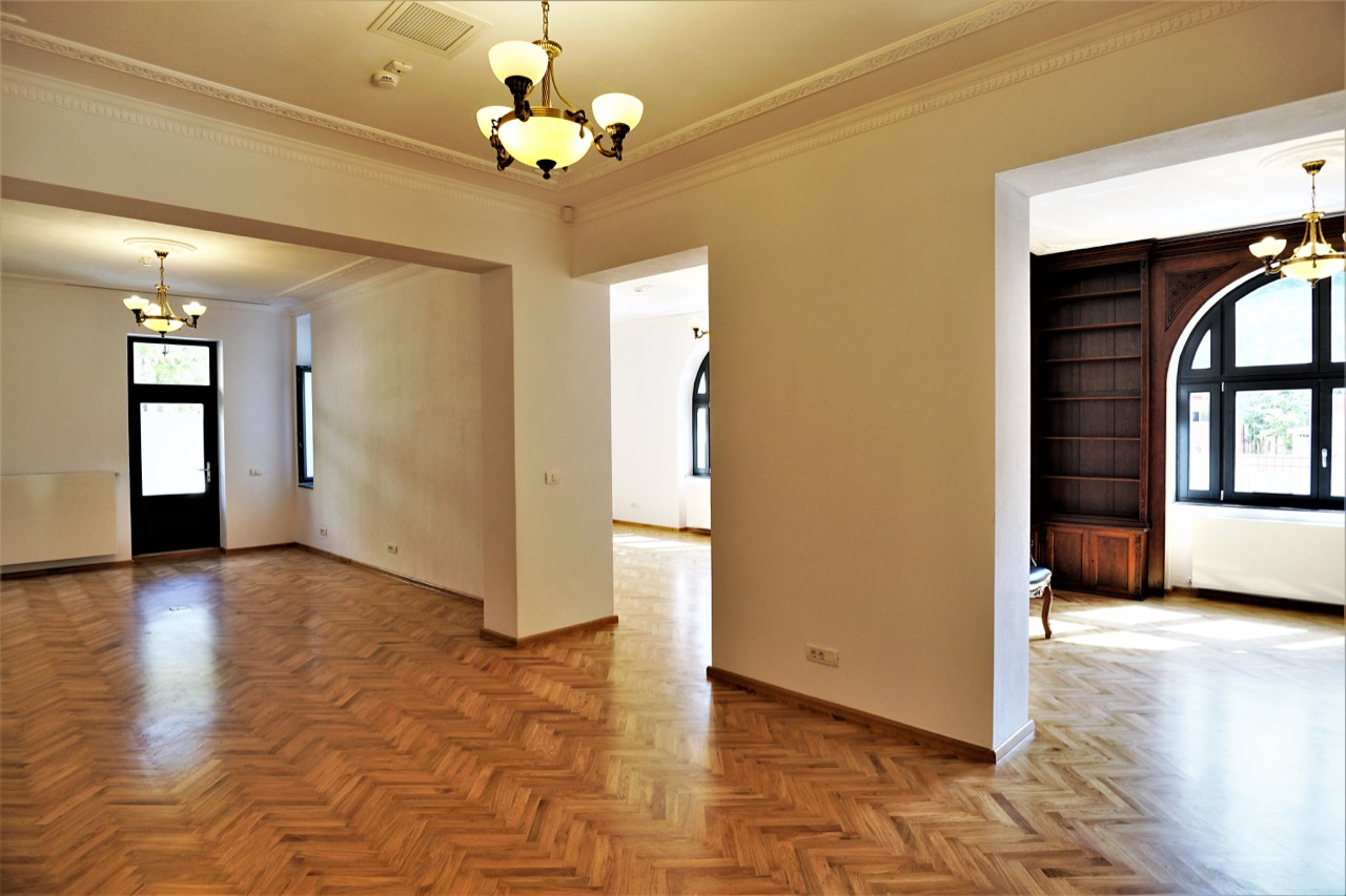 House de închiriat în B Bucuresti, 530 m²