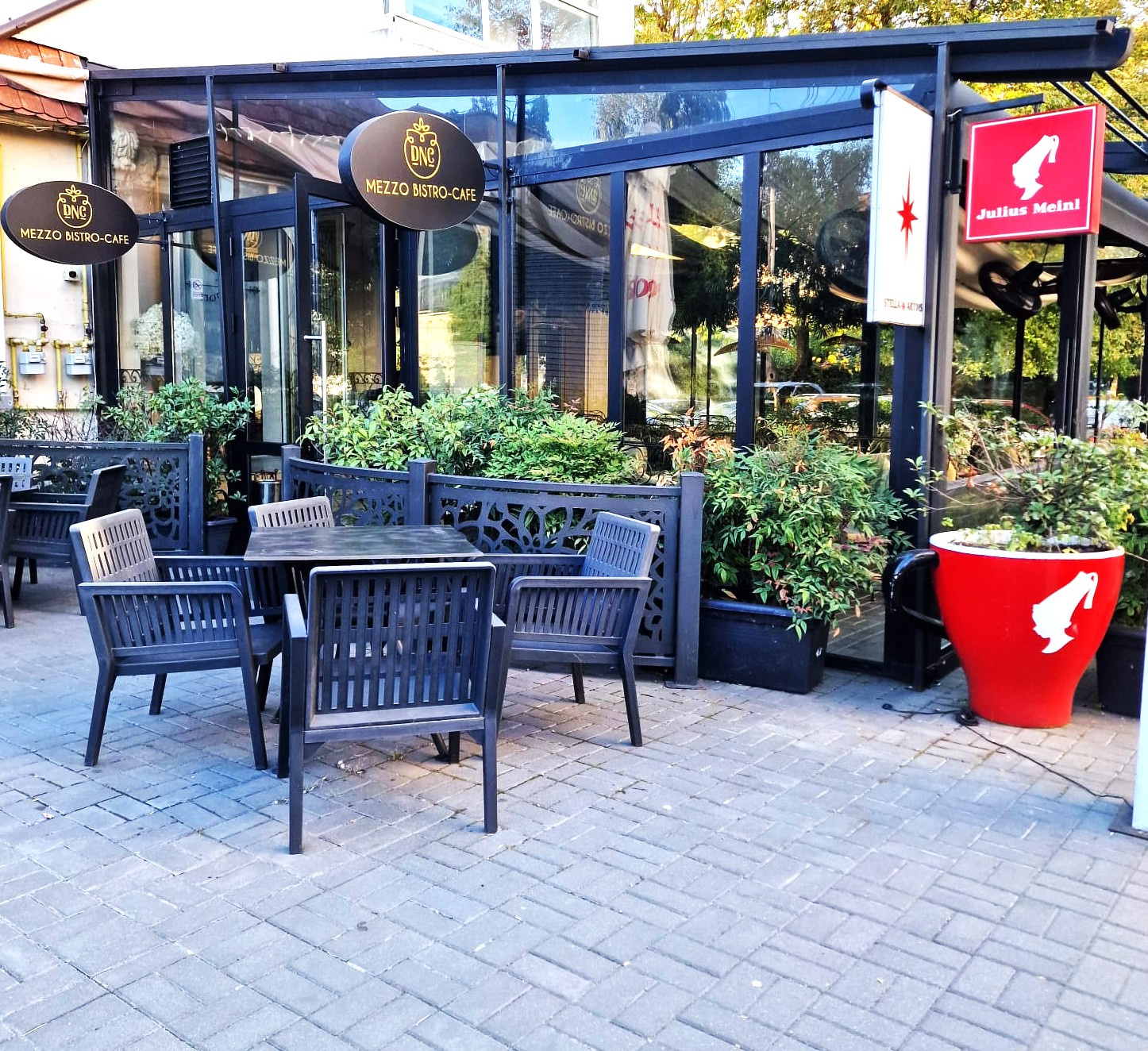 CAFENEA & RESTAURANT BISTRO DE VANZARE – CENTRUL VECHI TARGOVISTE