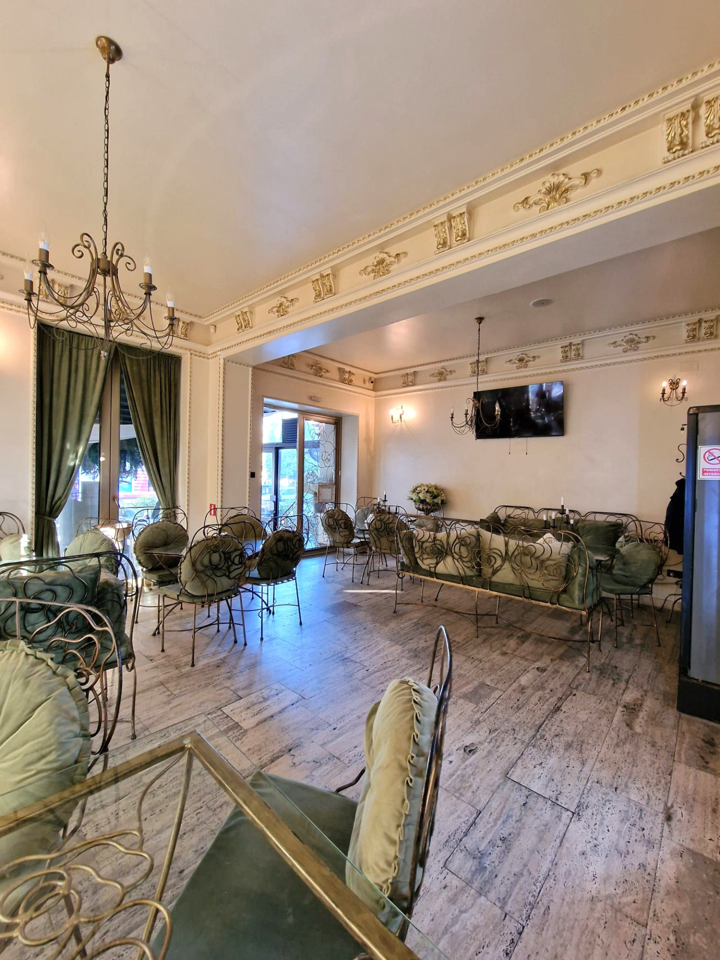 Commercial de vânzare în DB Targoviste, 100 m²