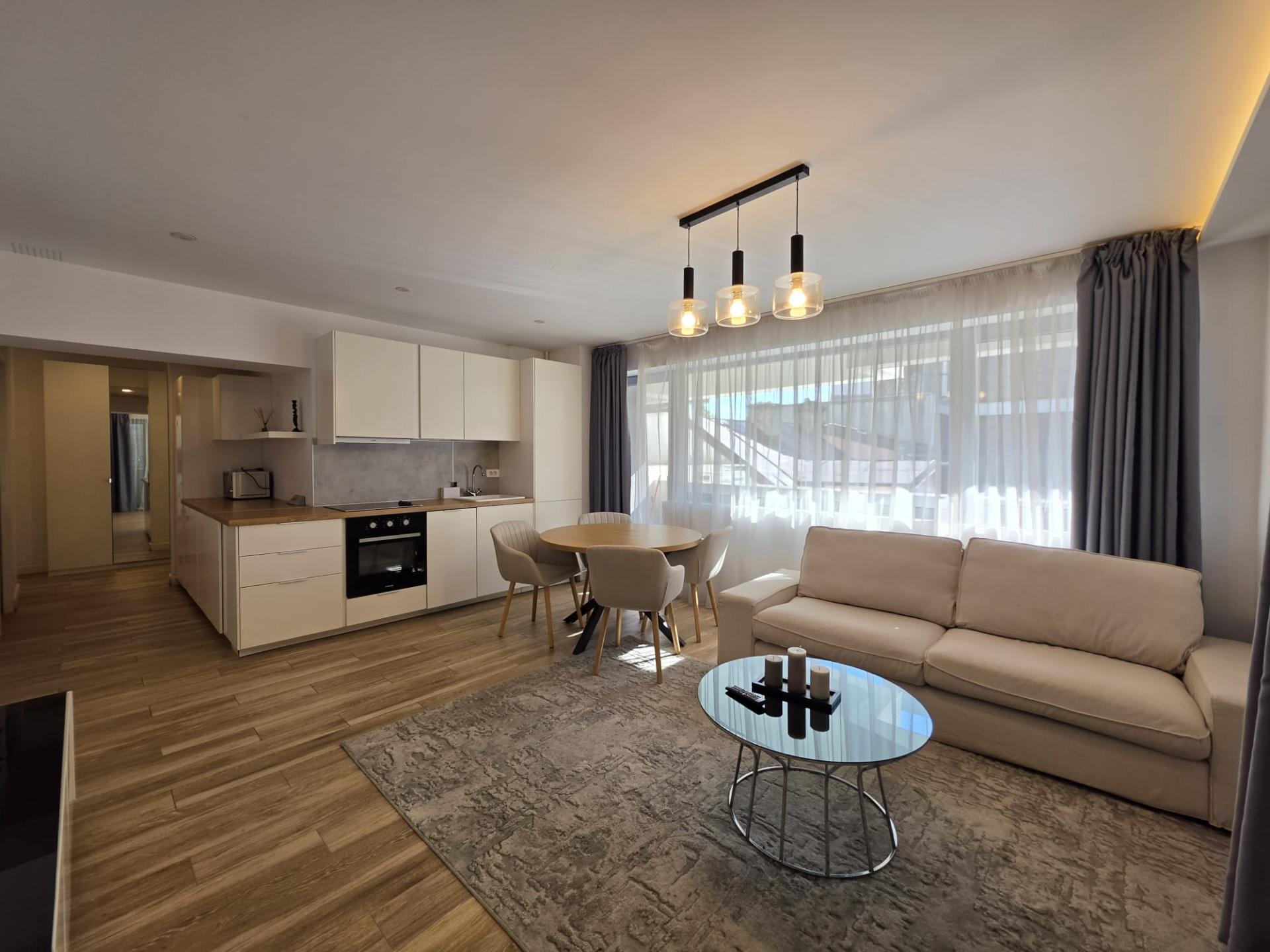 Apartment de închiriat în B Bucuresti, 93 m²