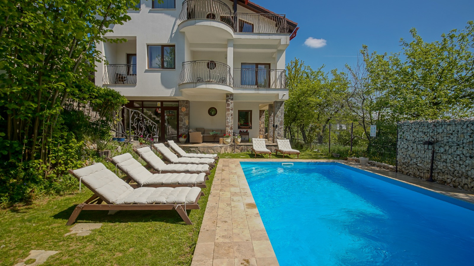 Vila deosebită cu piscina pe Drumul Poienii, Braşov