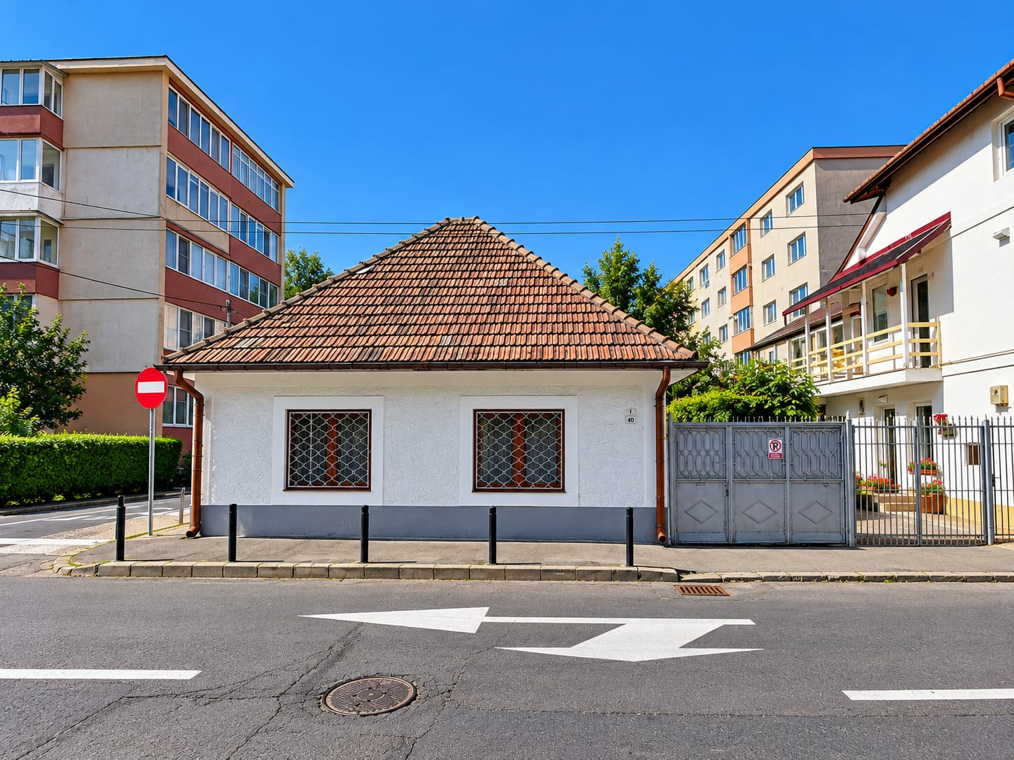 Casa Individuala, 300mp curte, Dublu front, in oras Parcare si Garaj, comision 0