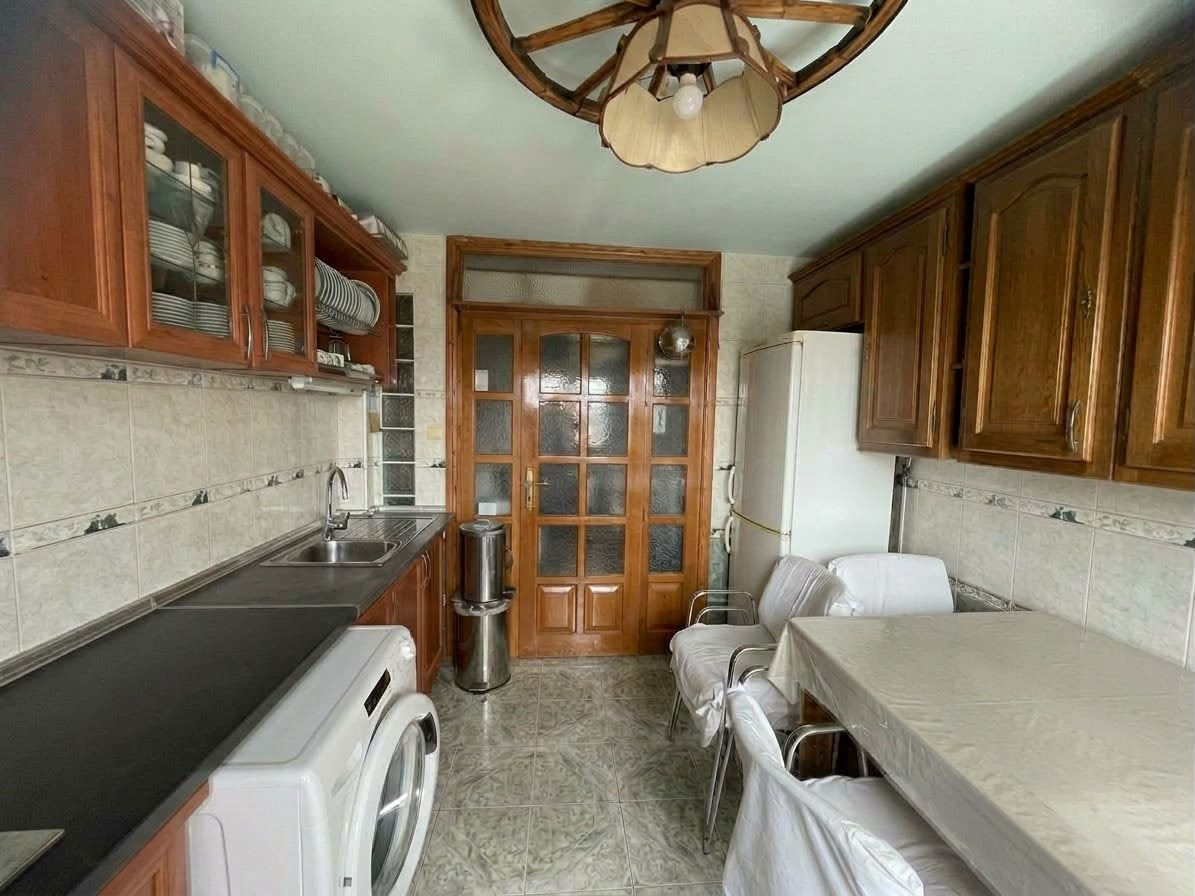 Apartament spațios cu 4 camere, decomandat – strada Silistra, lângă Bega Lipovei