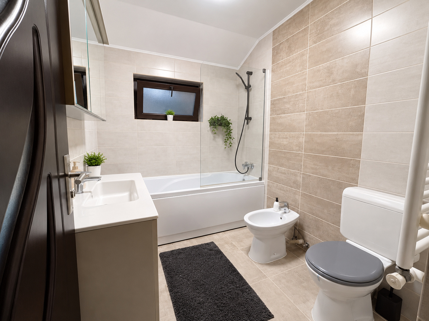 House for sale in AG Pitesti, 140 m²