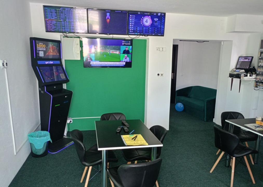 Comercial de închiriat în AG Pitesti, 44 m²