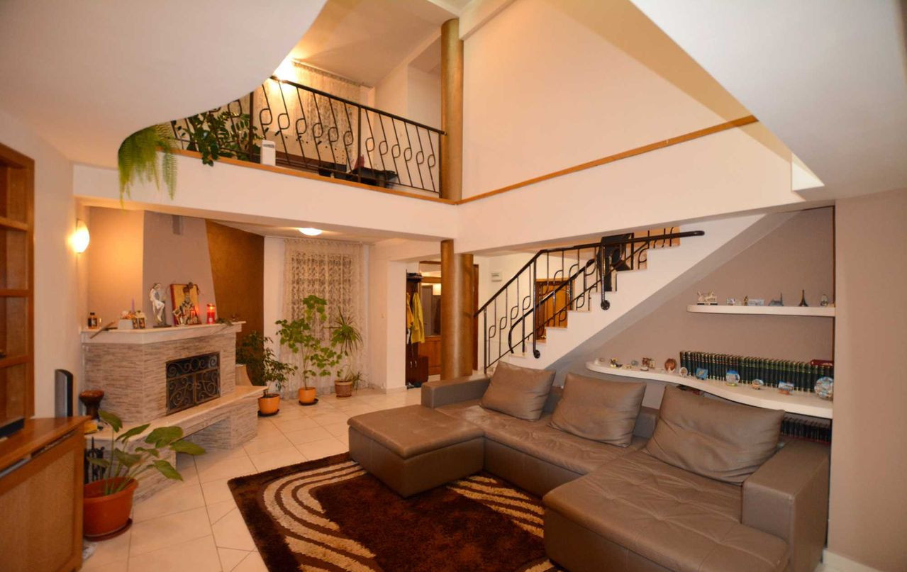 Casă de vânzare în AG Pitesti, 540 m²