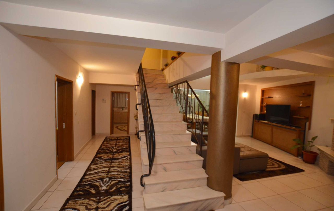 Casă de vânzare în AG Pitesti, 540 m²