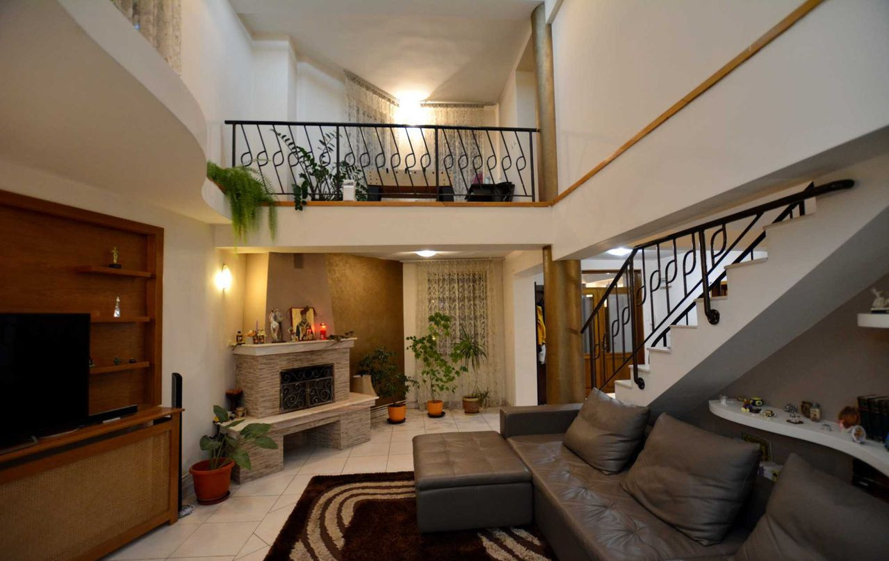 Casă de vânzare în AG Pitesti, 540 m²