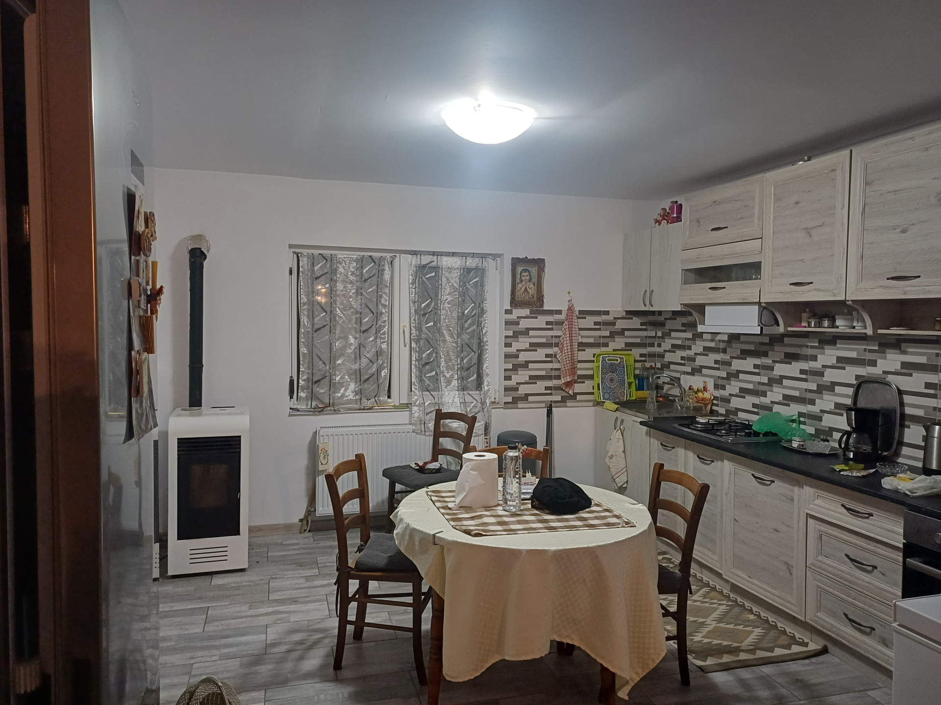 Vilă 4 camere cu garaj dublu, teren 500 mp, Albota – zonă centrală