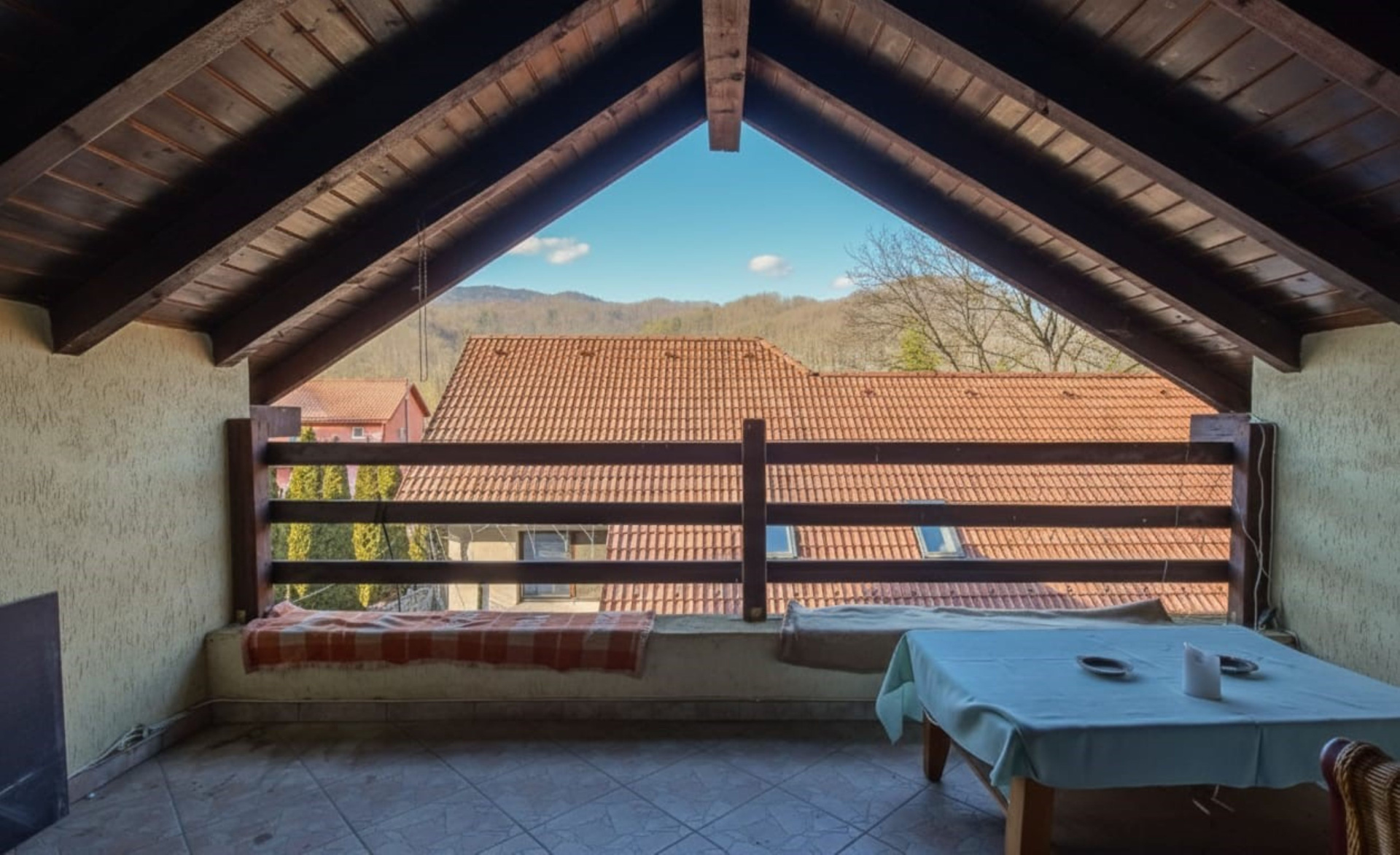 Casă individuală la 4 km de Brașov | 730 mp teren - P+E+M