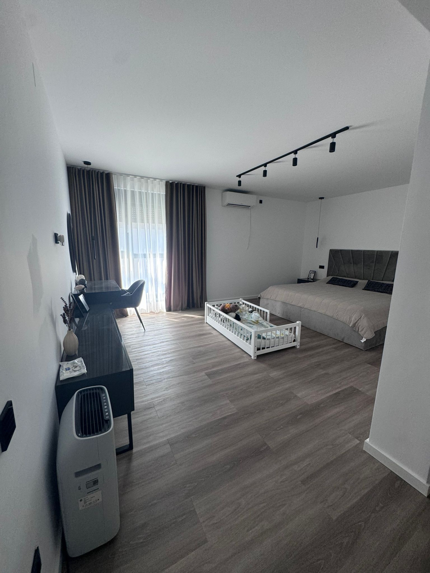 Casă modernă 4 camere – Calea Campulung, Pitești