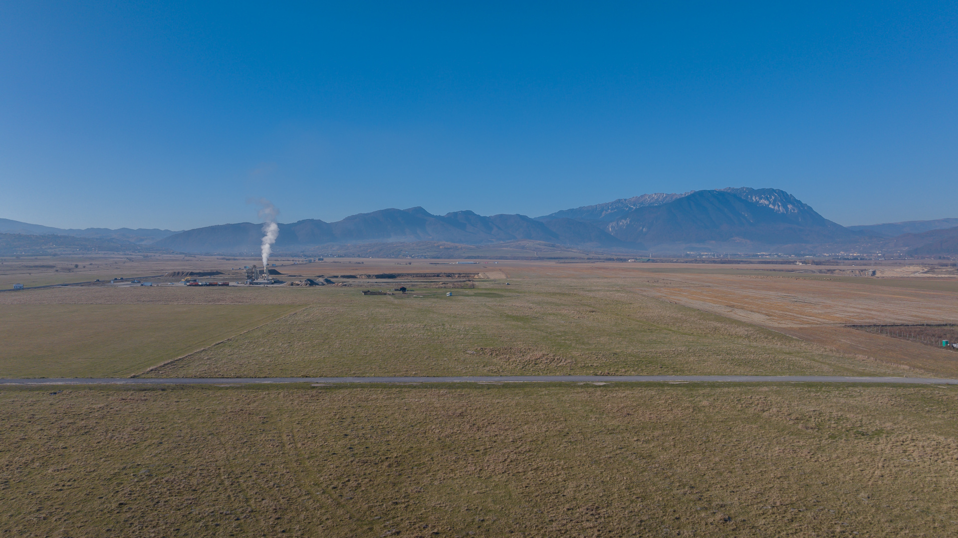Teren 11.600 mp – Râșnov, zona Tabăra, 230 m de DN 73