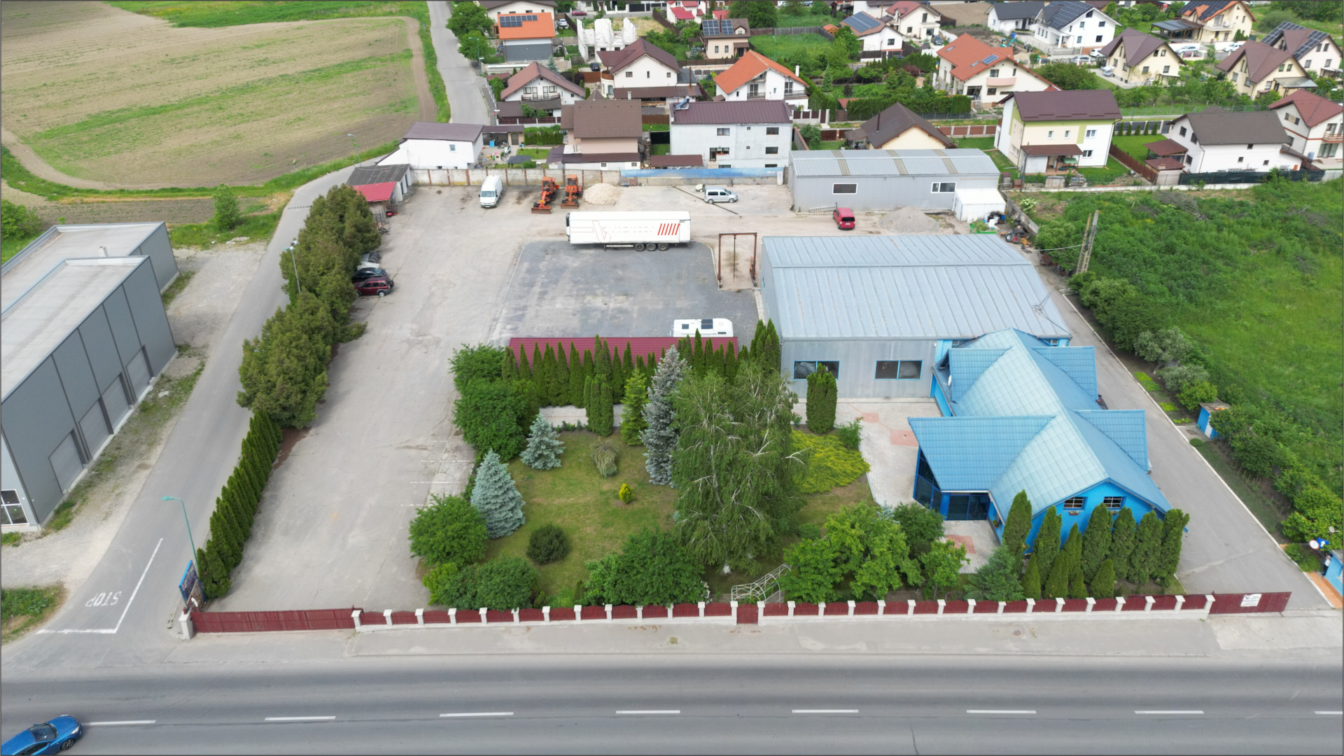 Proprietate industrială cu vizibilitate DN13 – Hală, birouri și teren 6.250 mp