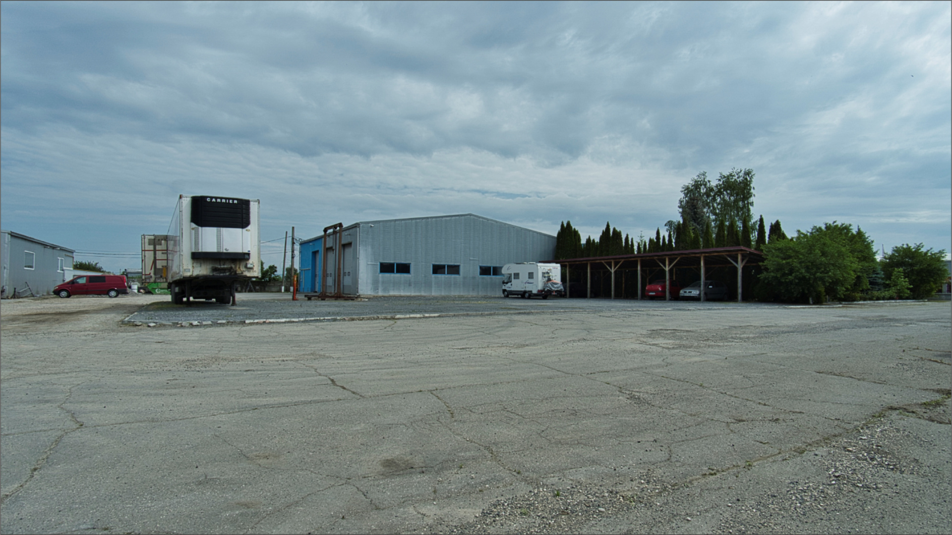 Proprietate industrială cu vizibilitate DN13 – Hală, birouri și teren 6.250 mp