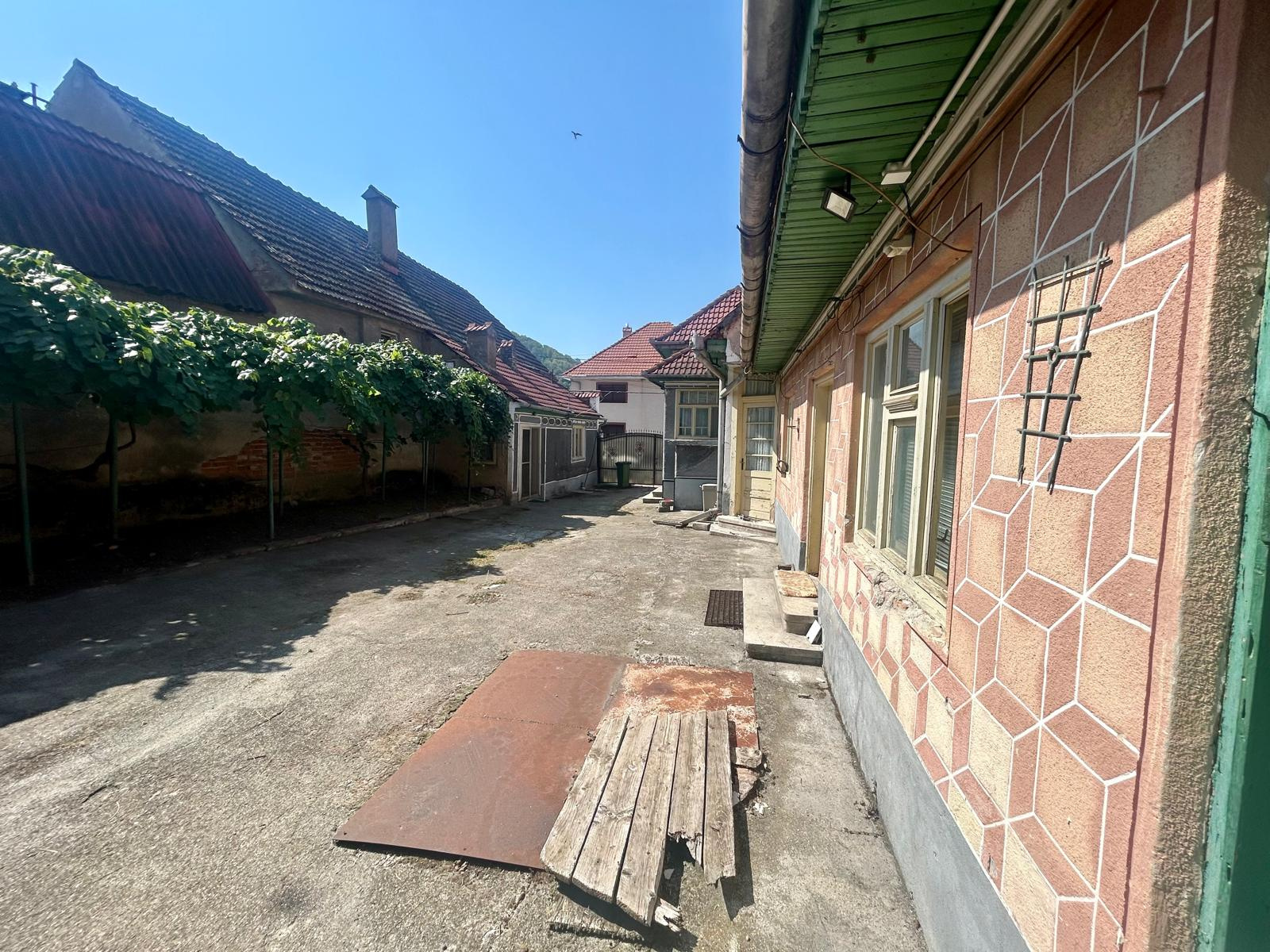 Casa vanzare Brasov - Hoghiz - Cuciulata - 57.000 euro.