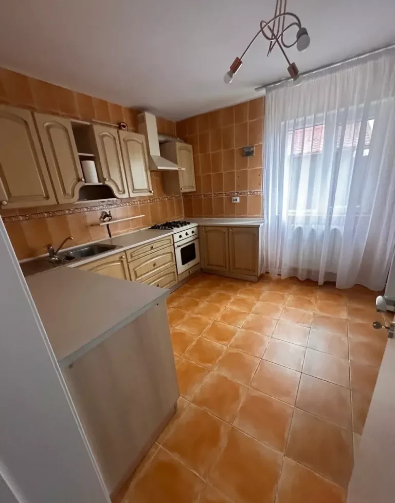 Casă individuală modernă de închiriat – zona Craiovei, Pitești
