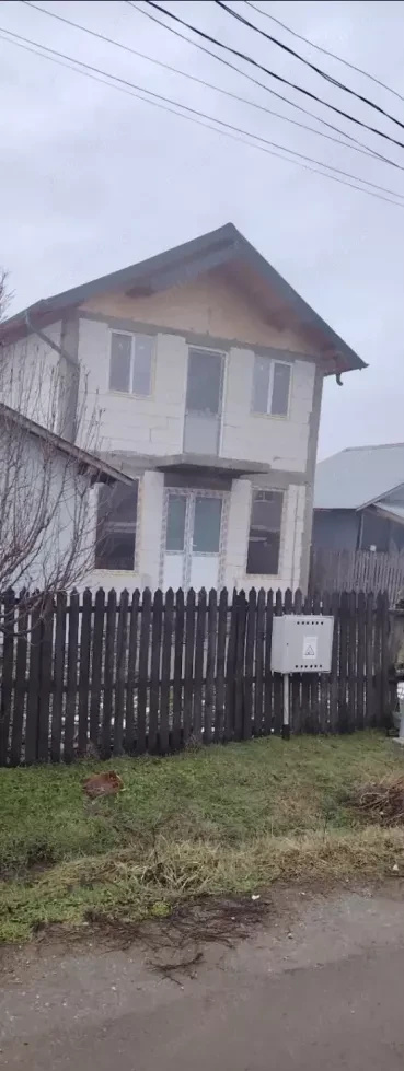 Casă de vânzare în AG Bradu, 350 m²