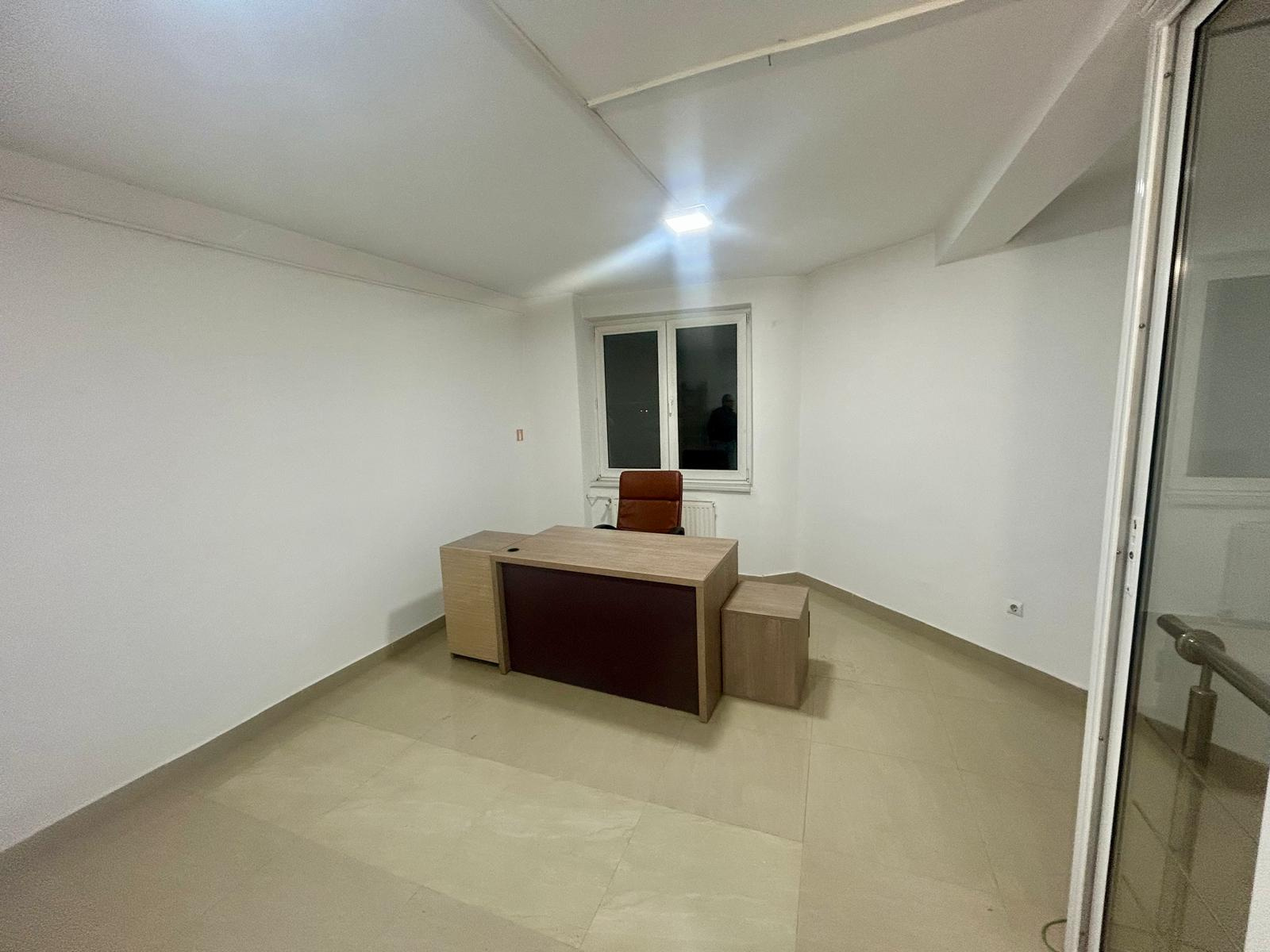 Spatiu comercial de inchiriat, 15 mp, Centrul civic- Toamnei - 150 Euro
