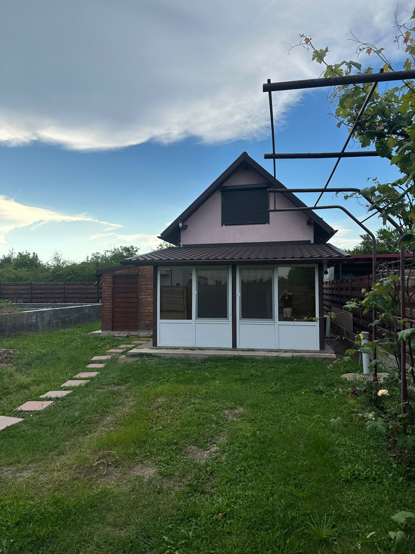 Teren 445 cu fundatie de casa mare + o Casuta locuibila moderna de 2 camere